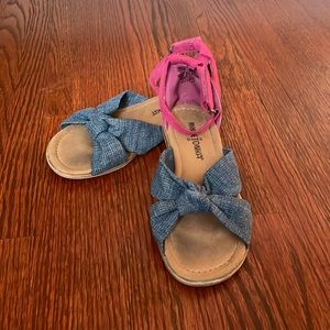 Minnetonka Sandals Girls Size 1 Blue and bright pink